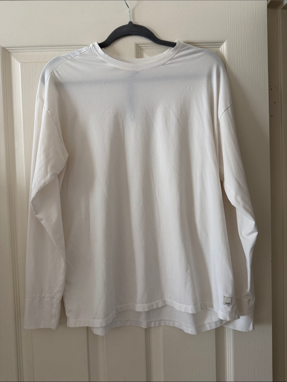 Vuori White Long Sleeve Crew Shirt